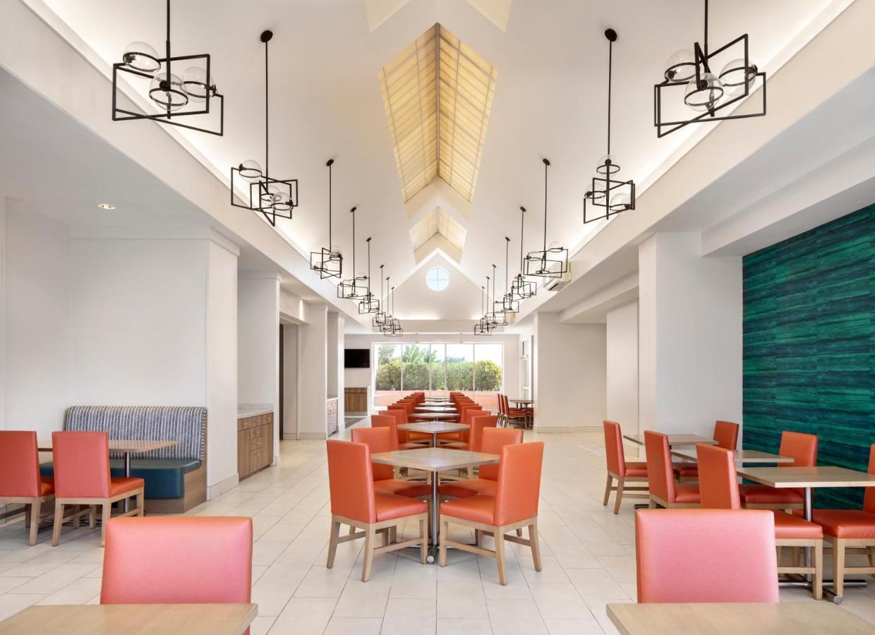 Embassy Suites By Hilton Tampa Airport Westshore Exterior foto