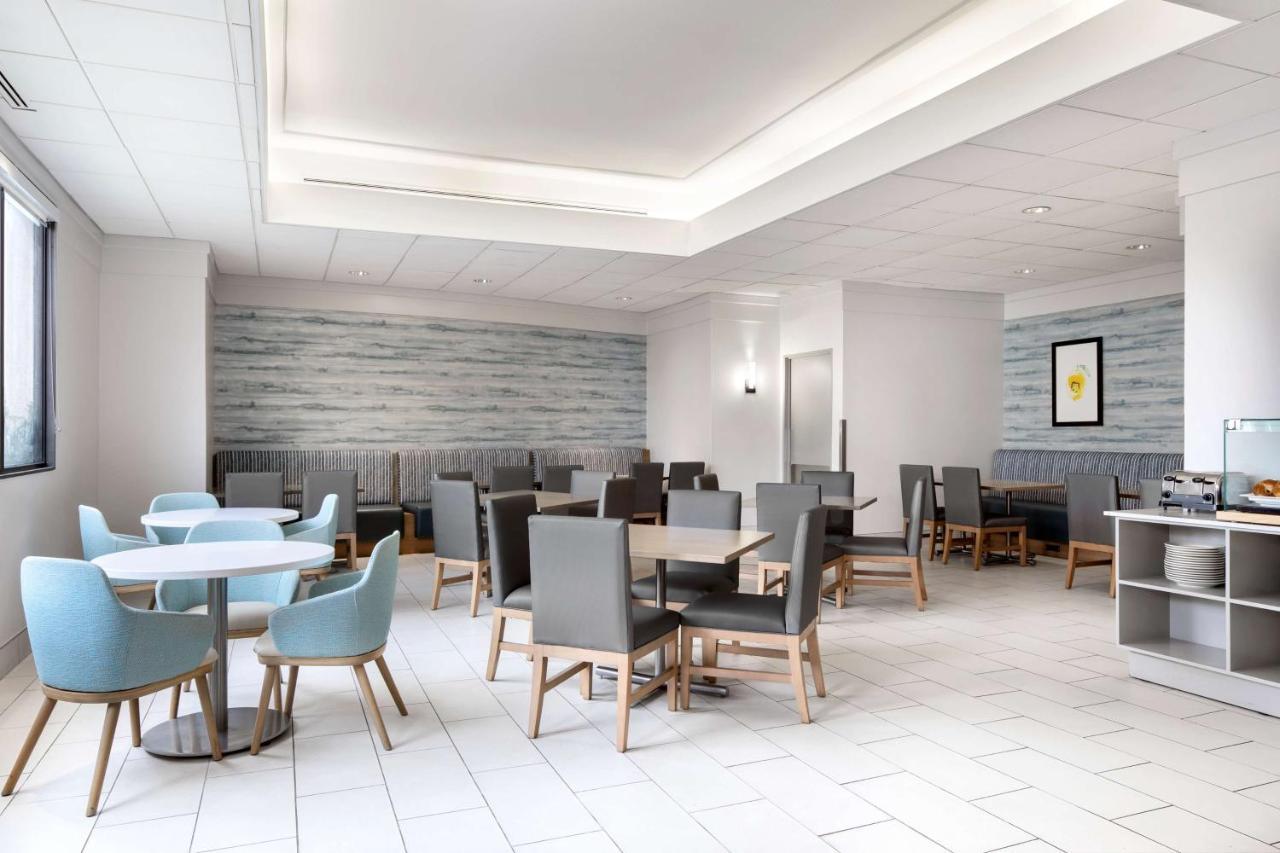 Embassy Suites By Hilton Tampa Airport Westshore Exterior foto