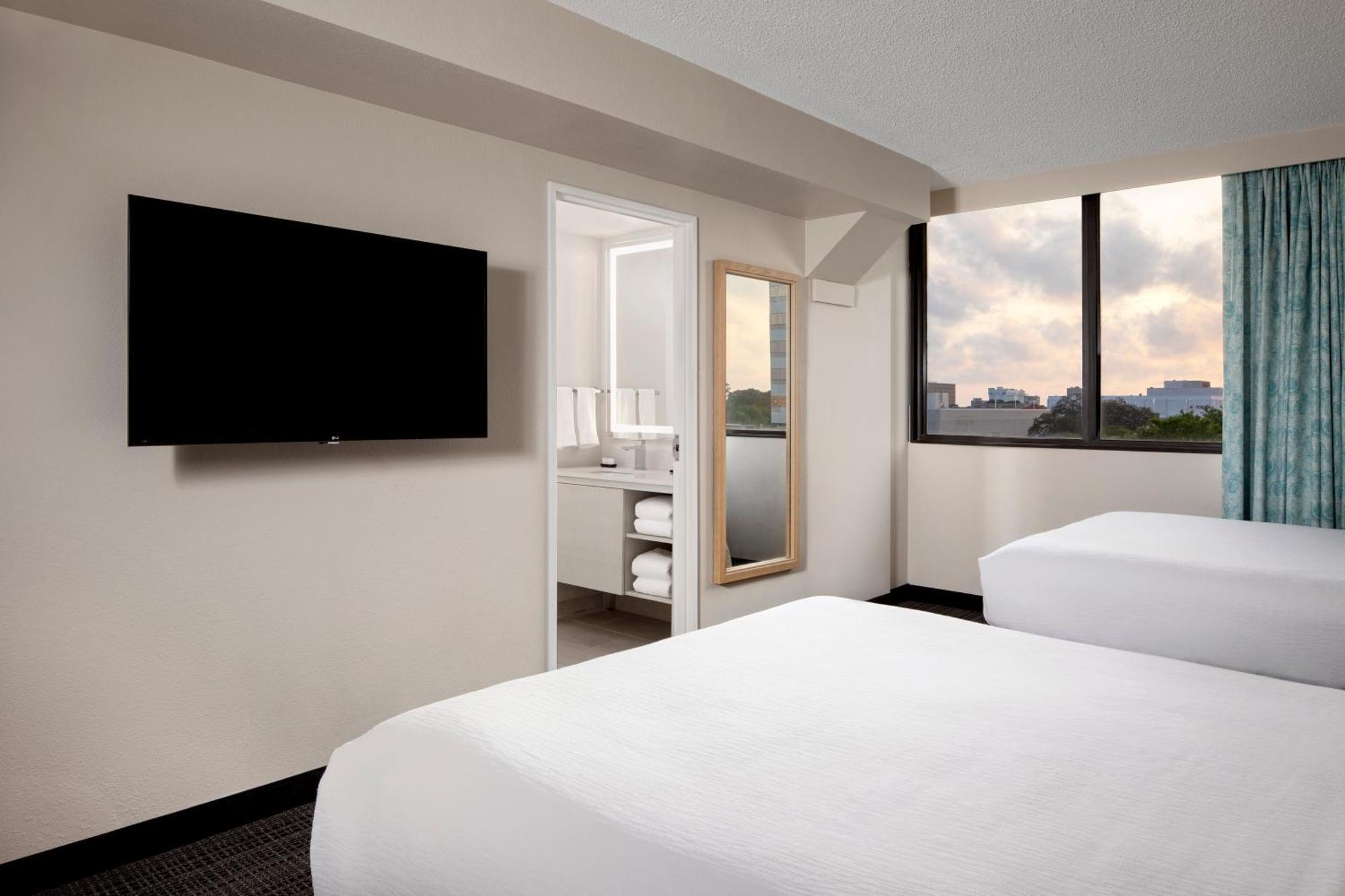 Embassy Suites By Hilton Tampa Airport Westshore Exterior foto