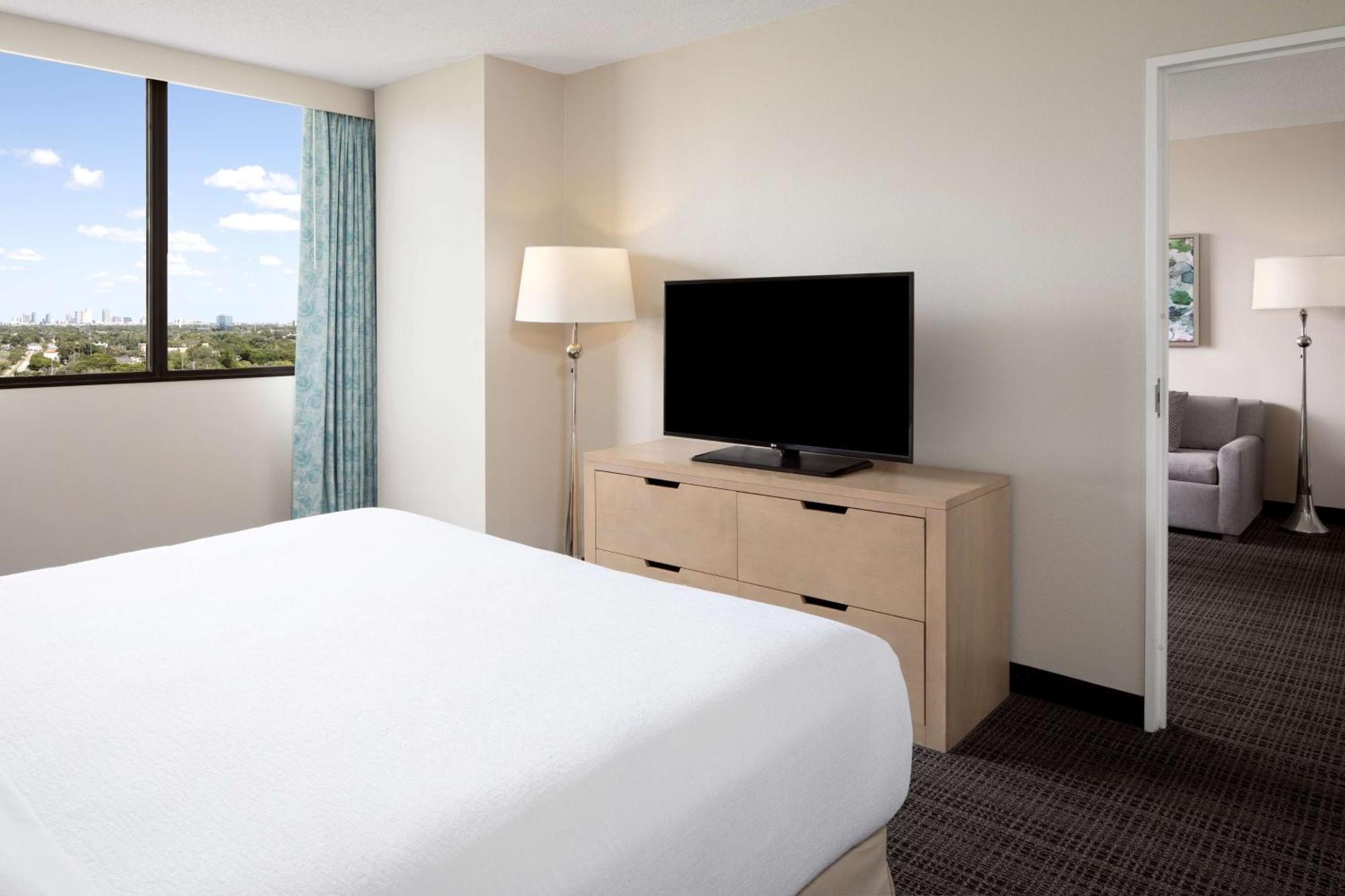 Embassy Suites By Hilton Tampa Airport Westshore Exterior foto