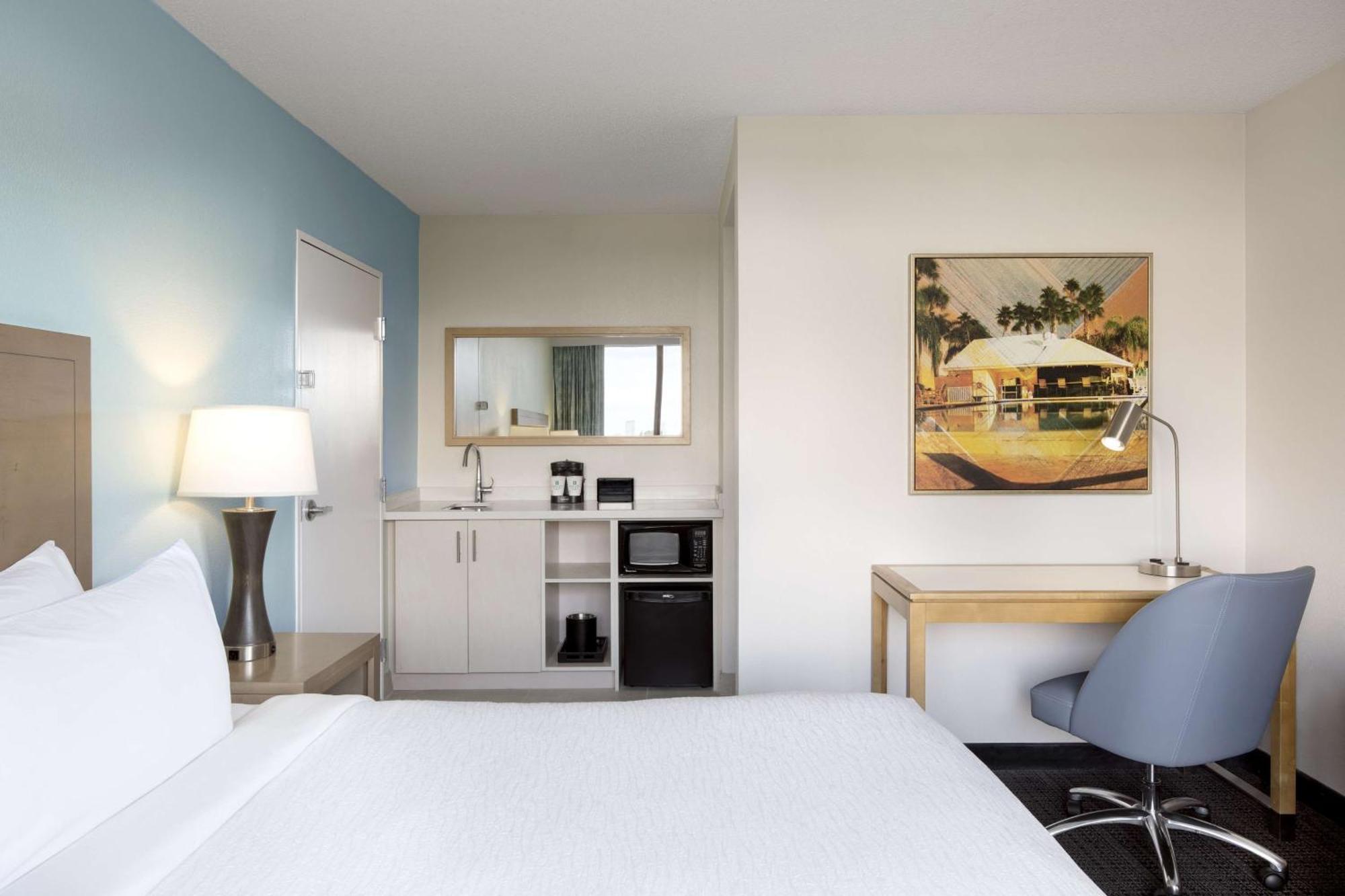 Embassy Suites By Hilton Tampa Airport Westshore Exterior foto