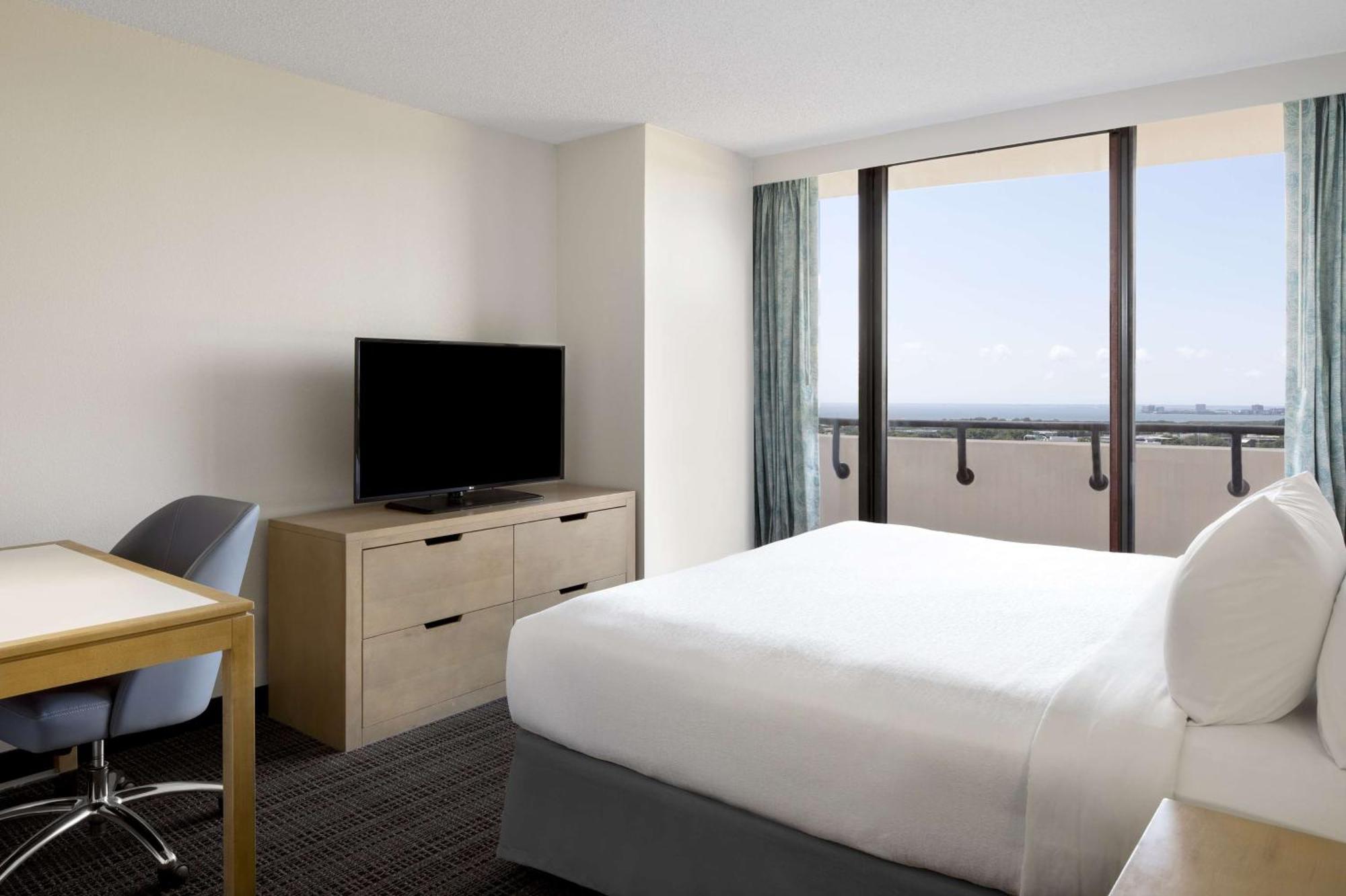 Embassy Suites By Hilton Tampa Airport Westshore Exterior foto
