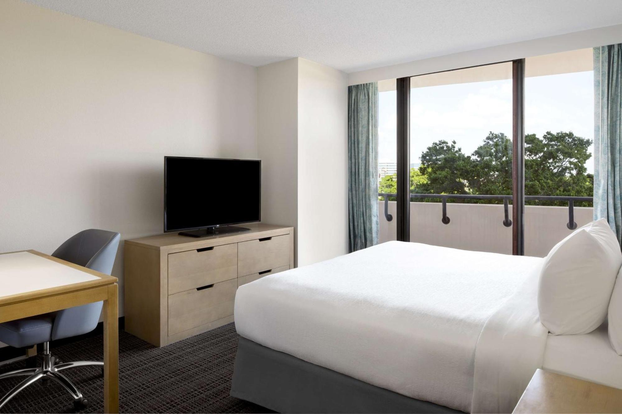 Embassy Suites By Hilton Tampa Airport Westshore Exterior foto