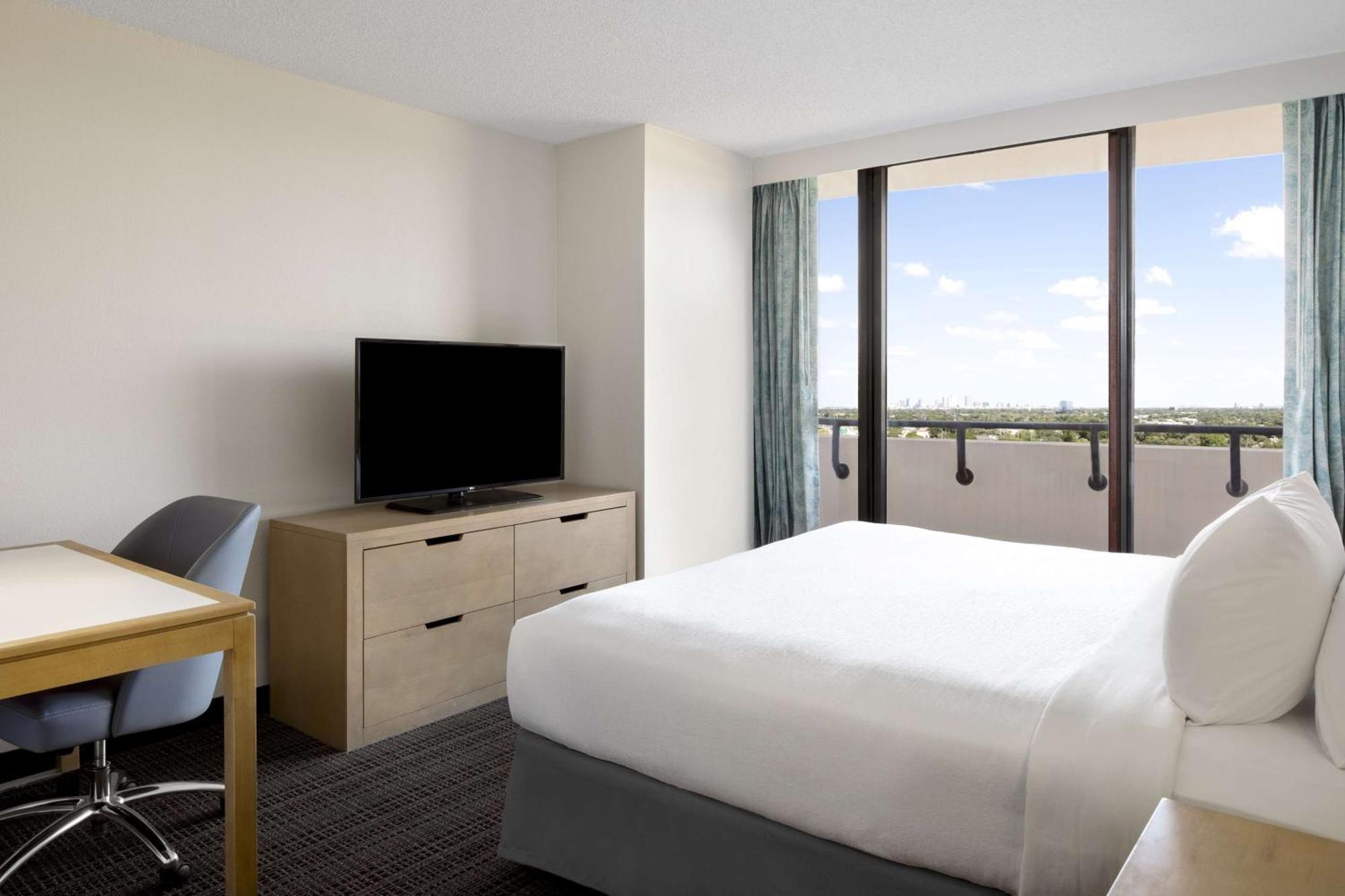 Embassy Suites By Hilton Tampa Airport Westshore Exterior foto